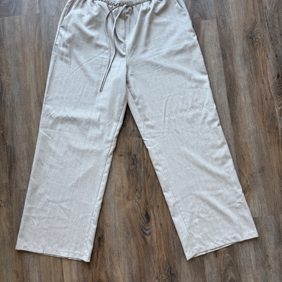 ASOS DESIGN Tall tailored wide leg trousers with contrast waistband in taupe str - Picture 2 of 2